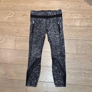 LIKE NEW LULULEMON  athletica Black and White Speckled Leggings
